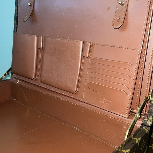S O L D 🔥 Vintage Lv Briefcase - Picture 5 of 8